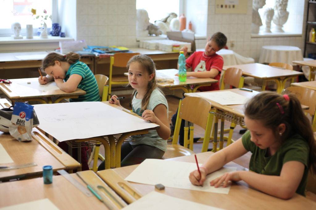 Malování ve třídě ZUŠ VB.